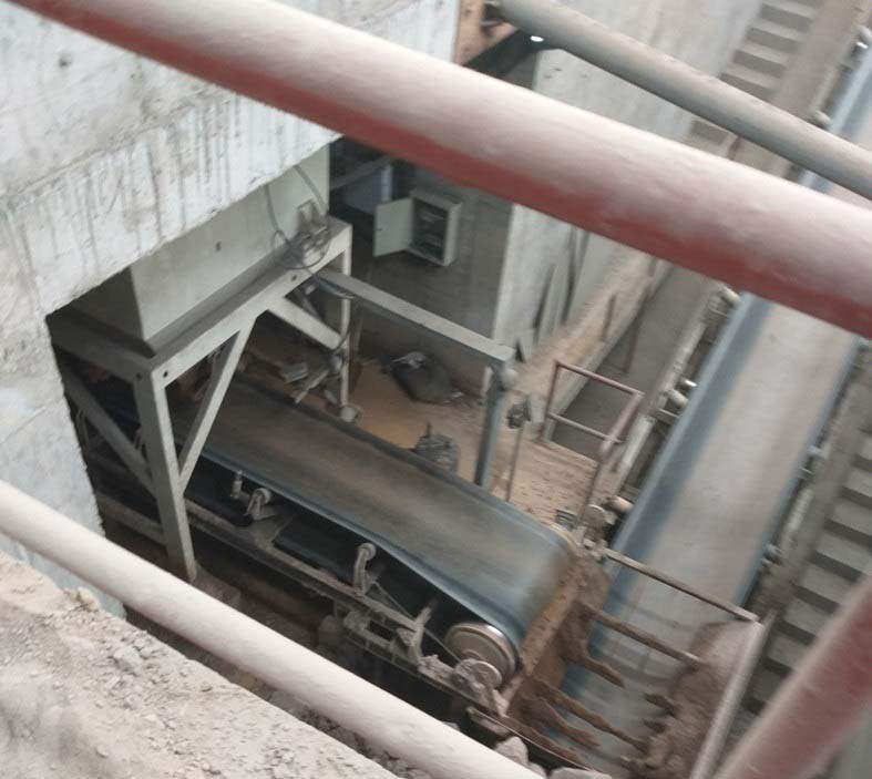 礦用輸送皮帶機(jī).jpg 礦用輸送皮帶機(jī).jpg