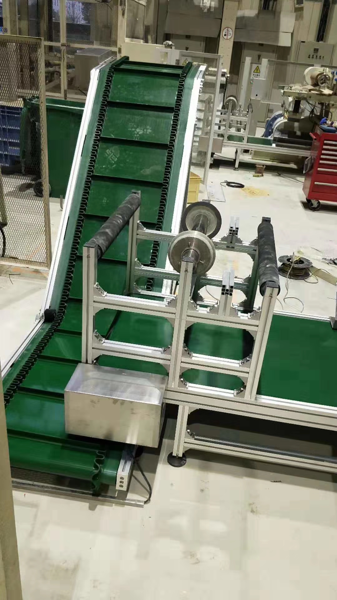 擋板皮帶輸送機.jpg 擋板皮帶輸送機.jpg